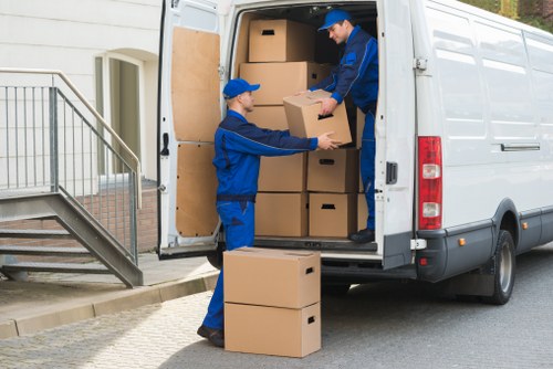 Storage units and moving boxes for local residents in Merton